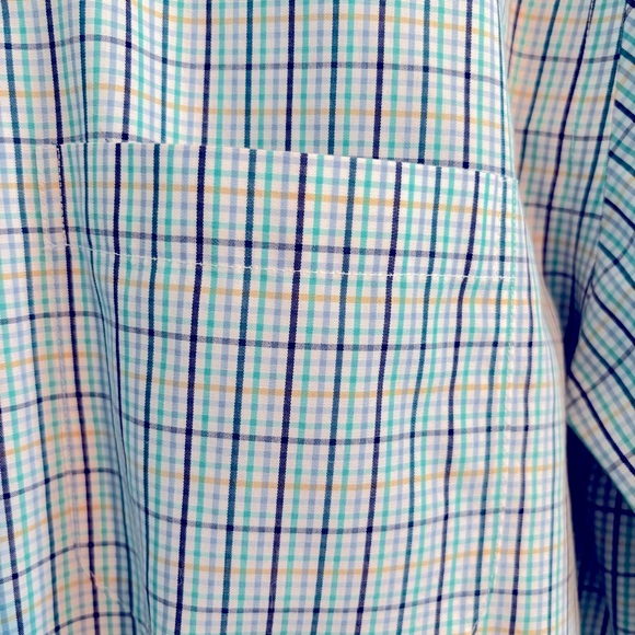 Brooks Brothers short sleeve non wrinkle shirt. Like new condition, plaid - Picture 2 of 7